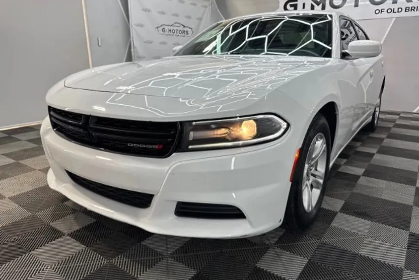 2019 Dodge Charger SXT photo 1