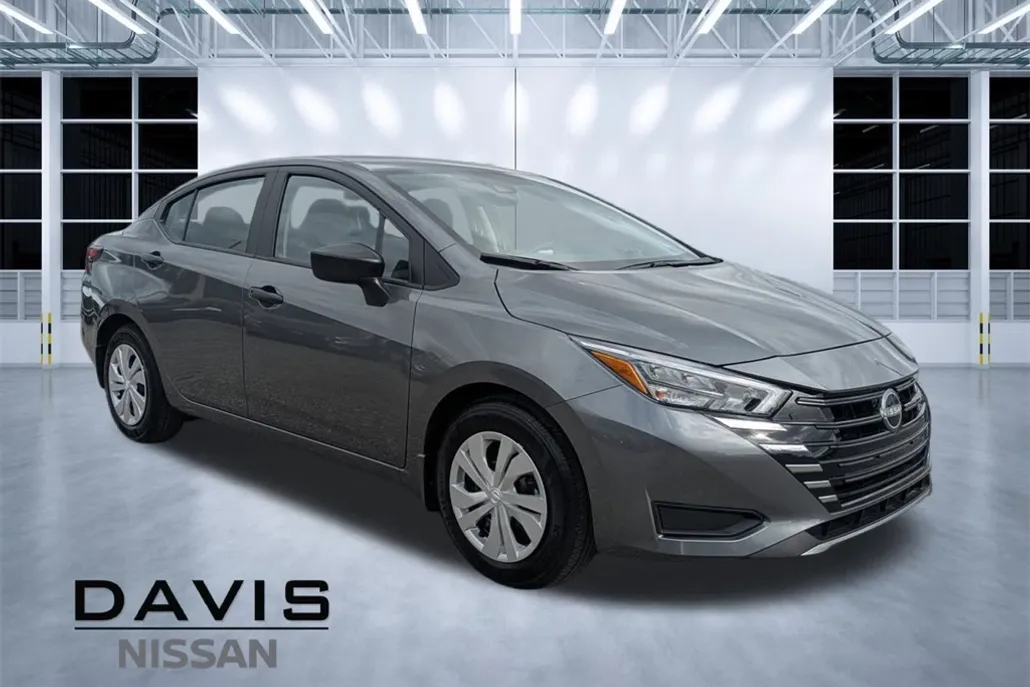 2025 Nissan Versa 1.6 S photo 1