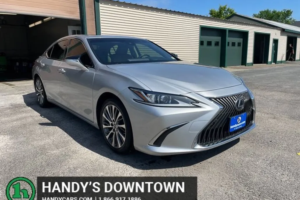 2019 Lexus ES 300h Luxury photo 1