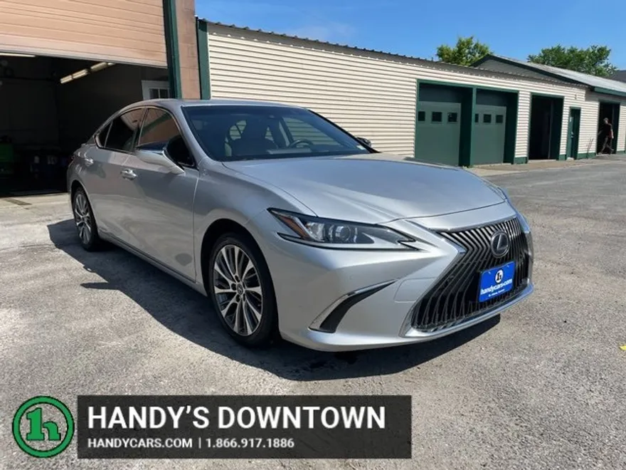 2019 Lexus ES 300h Luxury photo 1