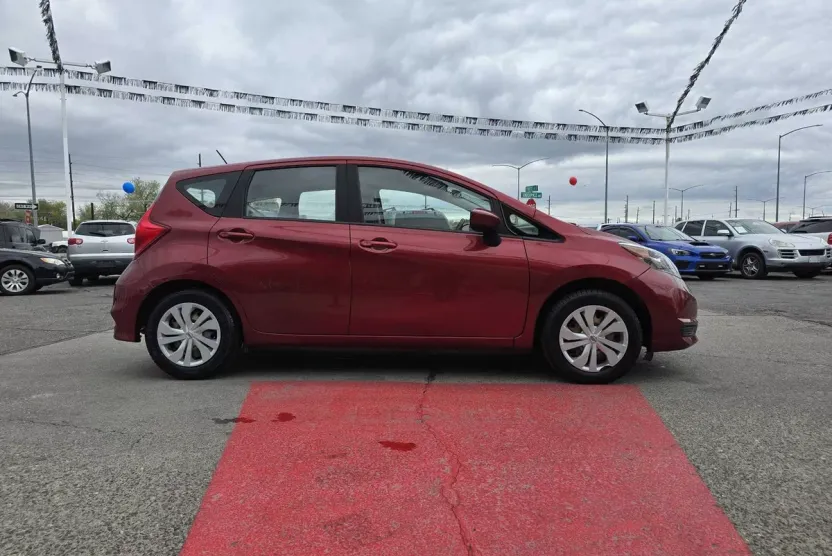 2017 Nissan Versa Note SV photo 1