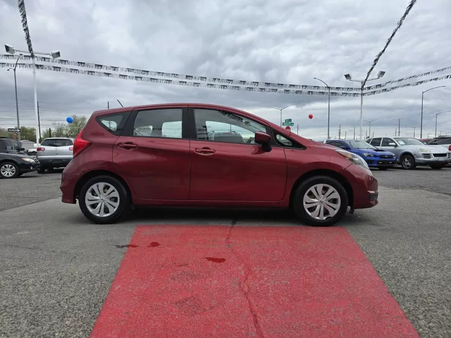 2017 Nissan Versa Note SV photo 1