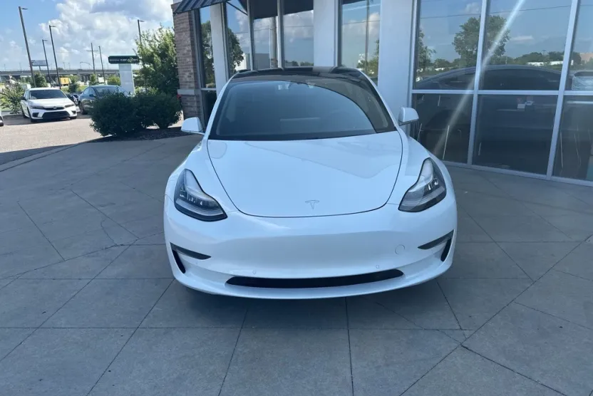2020 Tesla Model 3 Standard Range Plus photo 1