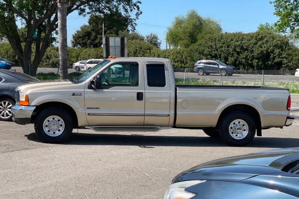 2000 Ford F-250 XLT photo 1