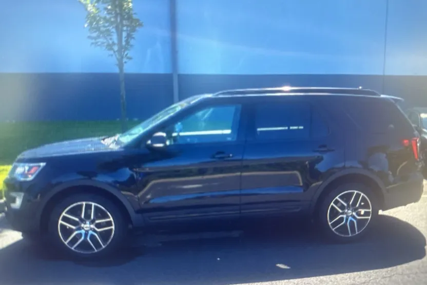 2017 Ford Explorer Sport photo 1