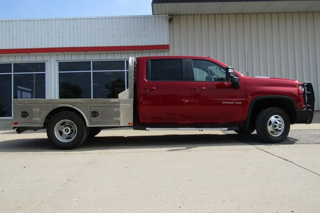 2022 Chevrolet Silverado 3500HD LT photo 1