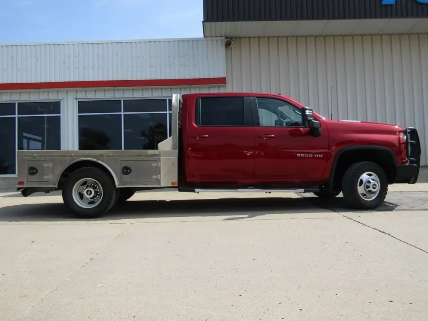 2022 Chevrolet Silverado 3500HD LT photo 1