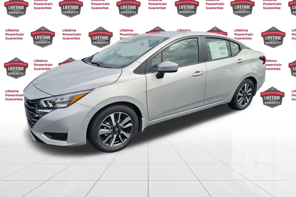 2025 Nissan Versa 1.6 SV photo 1