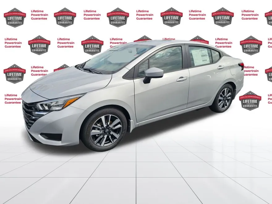 2025 Nissan Versa 1.6 SV photo 1