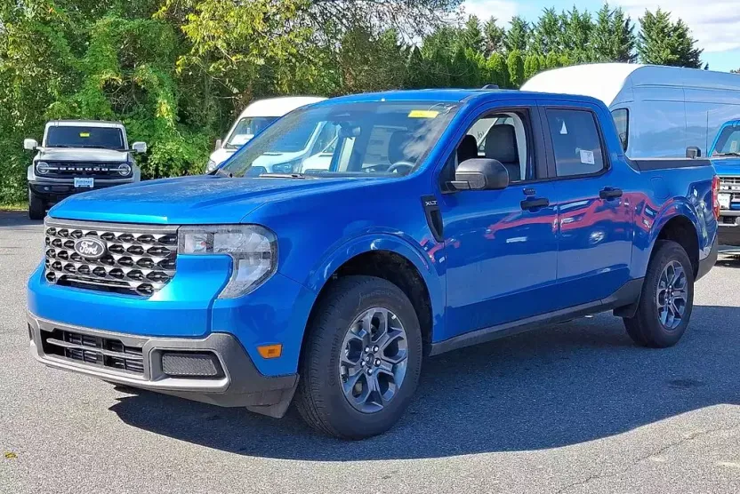 2025 Ford Maverick XLT photo 1