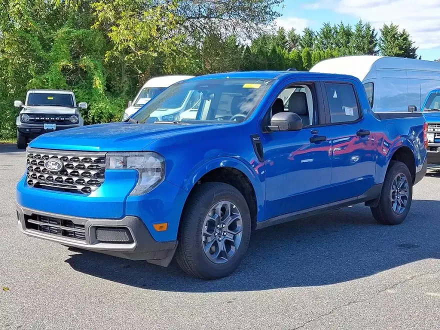 2025 Ford Maverick XLT photo 1