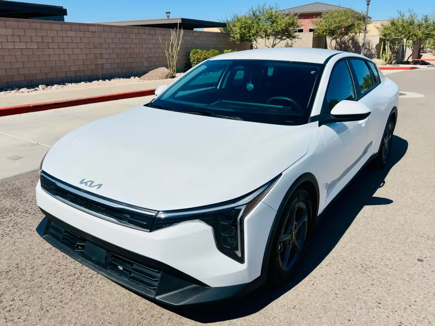2025 Kia K4 LX photo 1