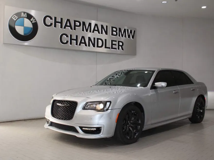 2023 Chrysler 300 Touring L photo 1