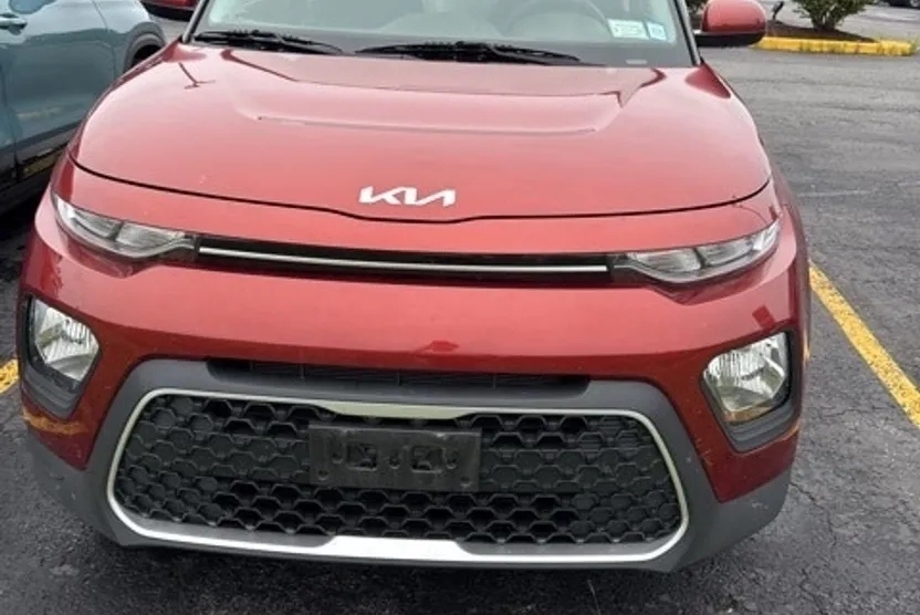 2022 Kia Soul LX photo 1