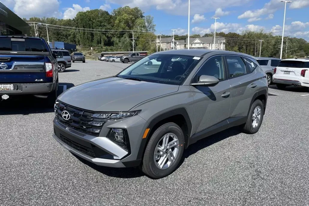 2026 Hyundai Tucson SE photo 1