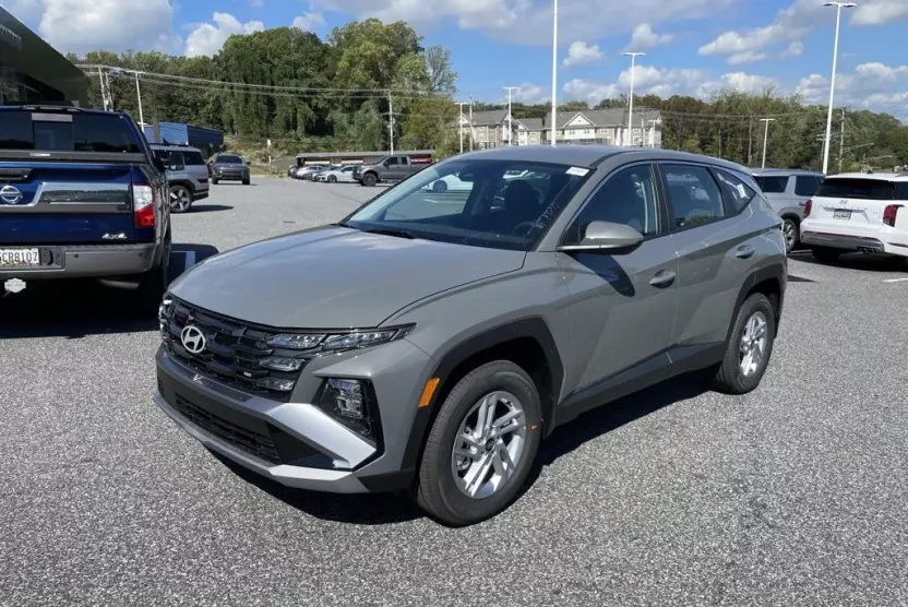 2026 Hyundai Tucson SE photo 1