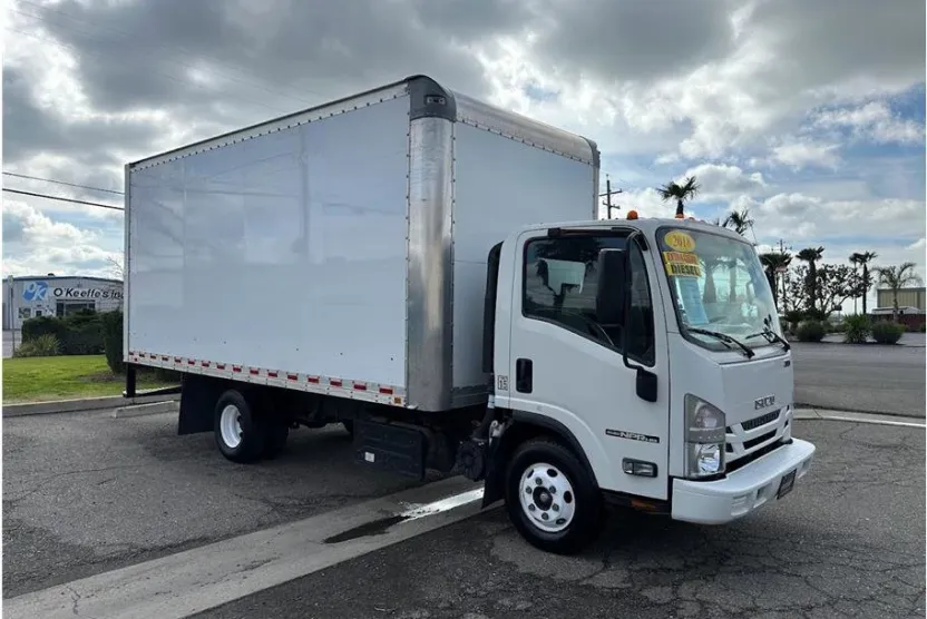 2018 Isuzu NPR photo 1