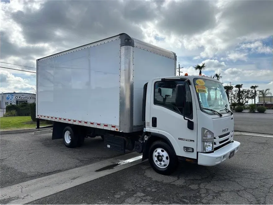 2018 Isuzu NPR photo 1