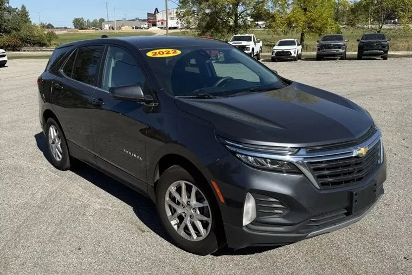 2022 Chevrolet Equinox LT photo 1
