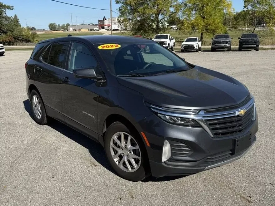 2022 Chevrolet Equinox LT photo 1