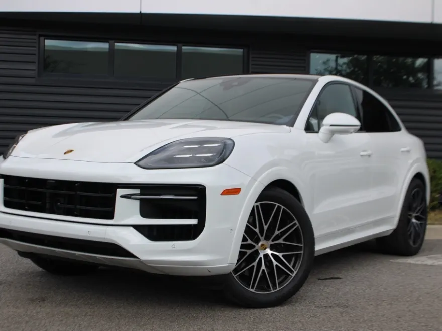 2024 Porsche Cayenne Coupe photo 1