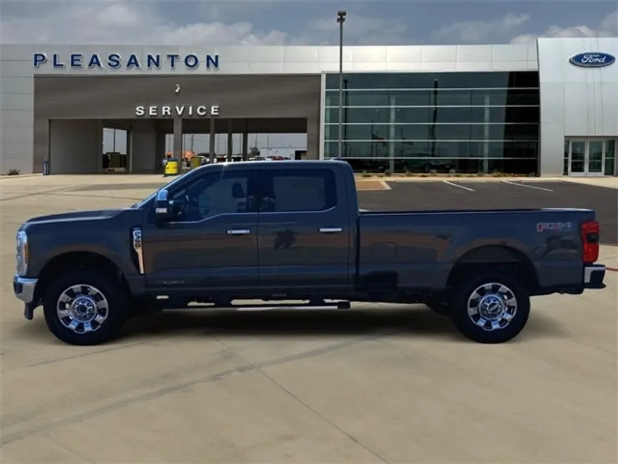 2026 Ford F-350 Lariat photo 1