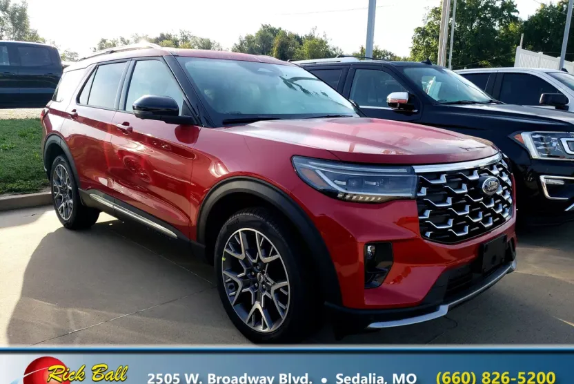2025 Ford Explorer Platinum photo 1