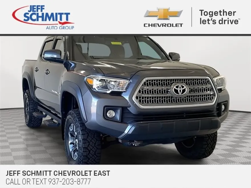 2017 Toyota Tacoma SR5 photo 1