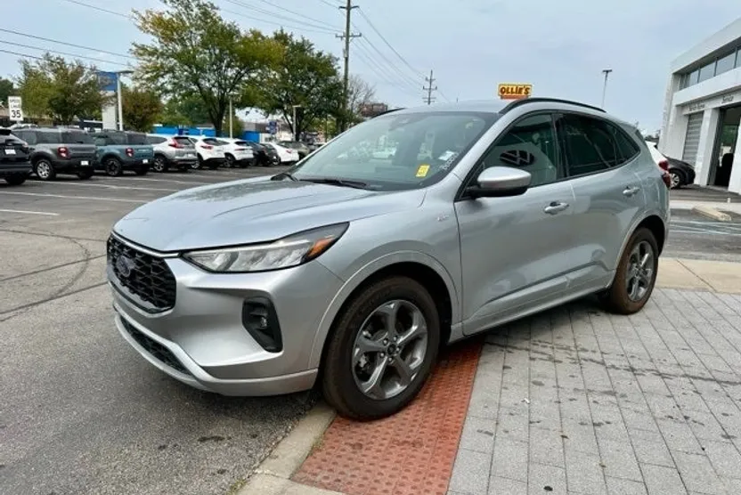 2023 Ford Escape ST-Line Select photo 1