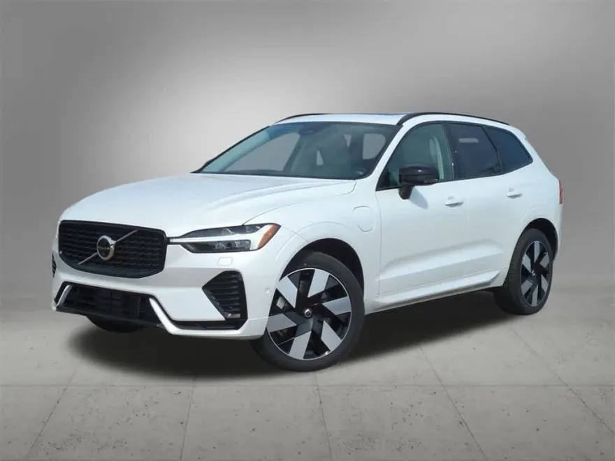 2025 Volvo XC60 Plus T8 photo 1