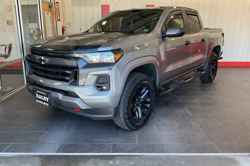 2023 Chevrolet Colorado LT photo 1