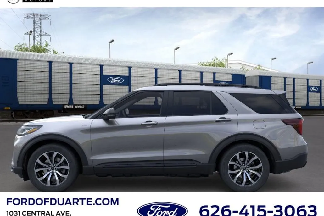 2025 Ford Explorer ST-Line photo 1