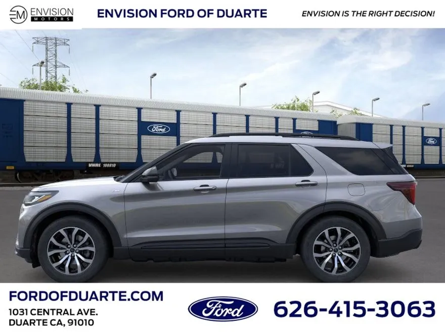 2025 Ford Explorer ST-Line photo 1