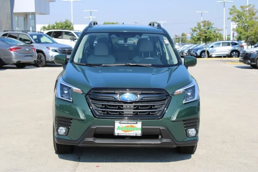 2023 Subaru Forester Premium photo 1