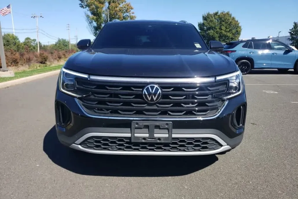 2024 Volkswagen Atlas Cross Sport SE photo 1
