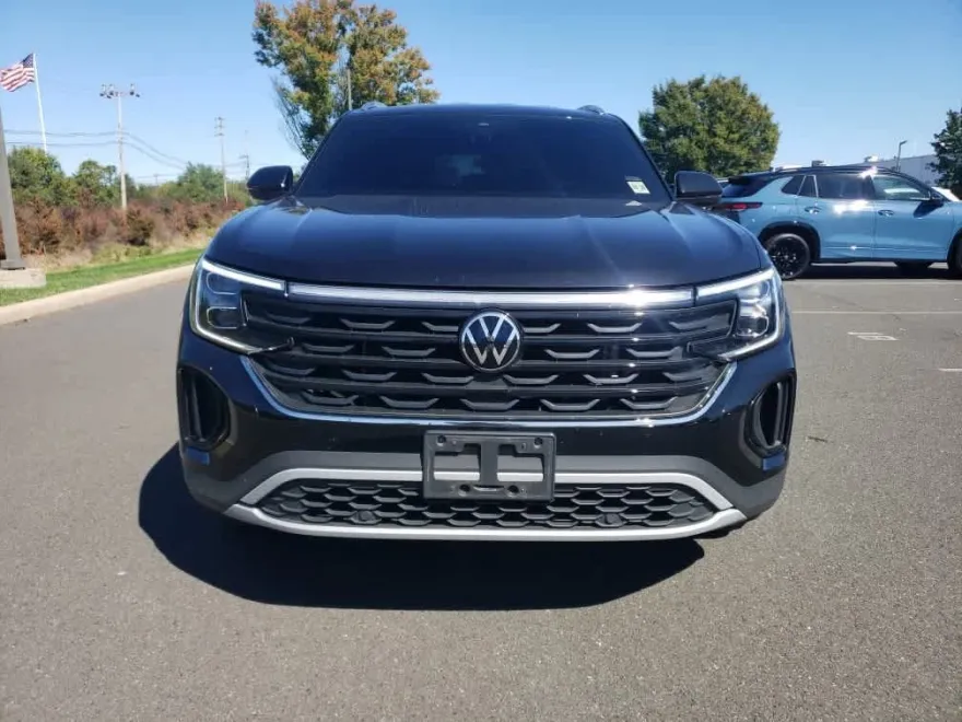 2024 Volkswagen Atlas Cross Sport SE photo 1