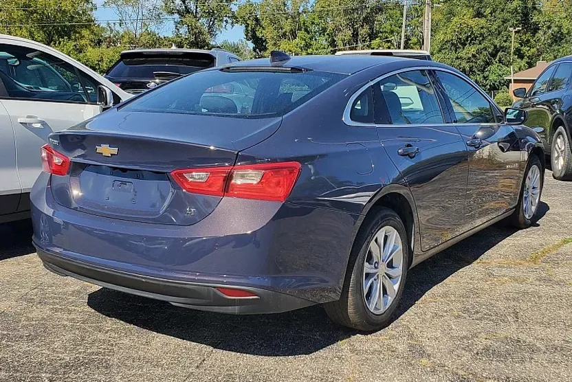 2025 Chevrolet Malibu 1LT photo 1