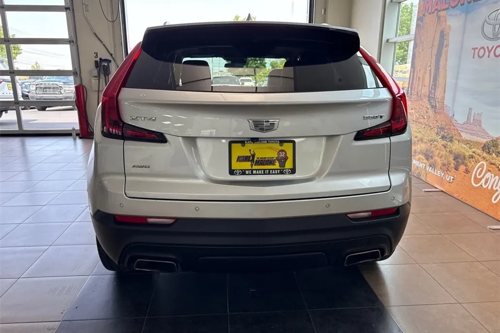 2022 Cadillac XT4 Luxury photo 1