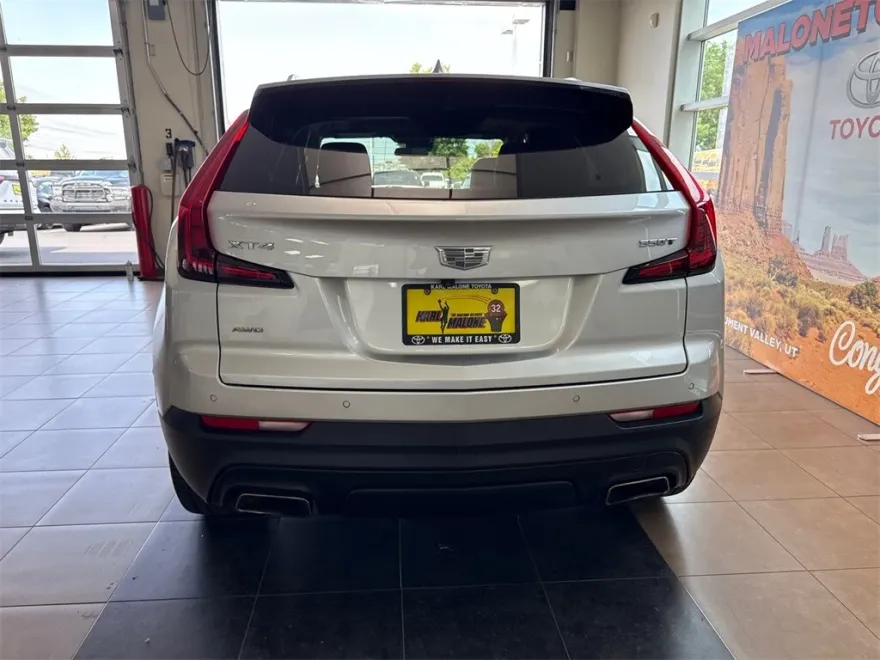 2022 Cadillac XT4 Luxury photo 1