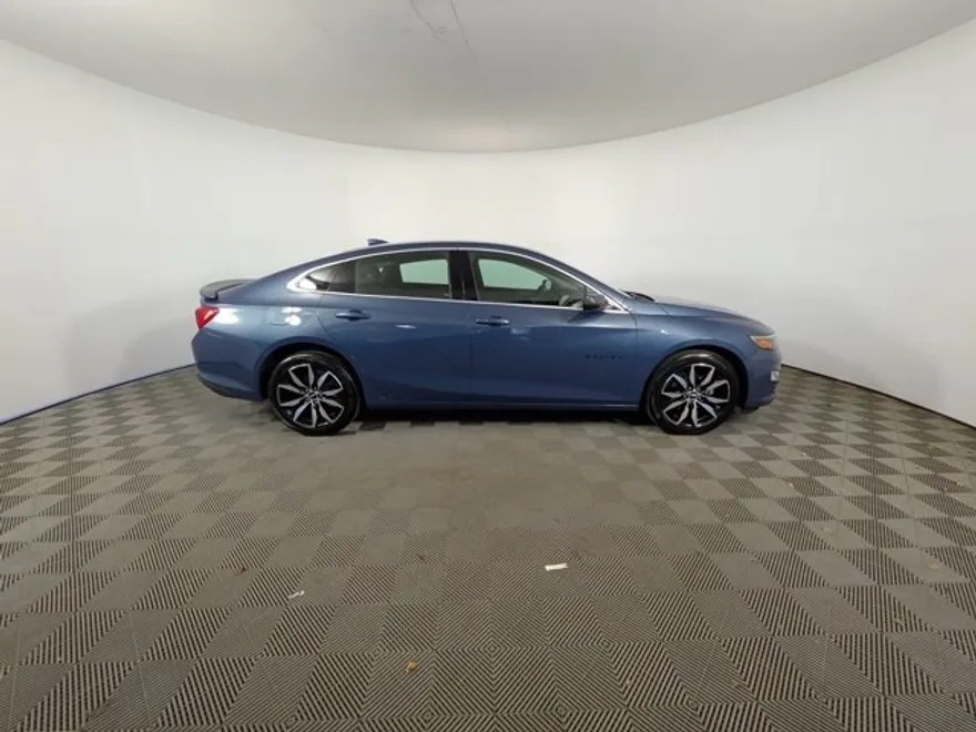 2024 Chevrolet Malibu RS photo 1