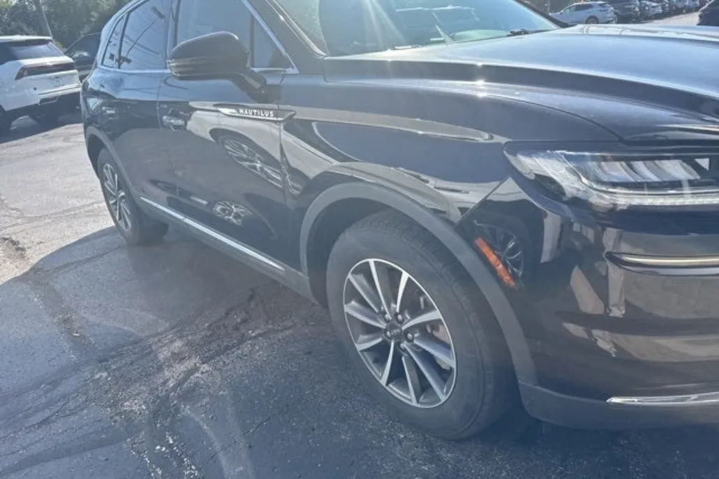 2021 Lincoln Nautilus Standard photo 1