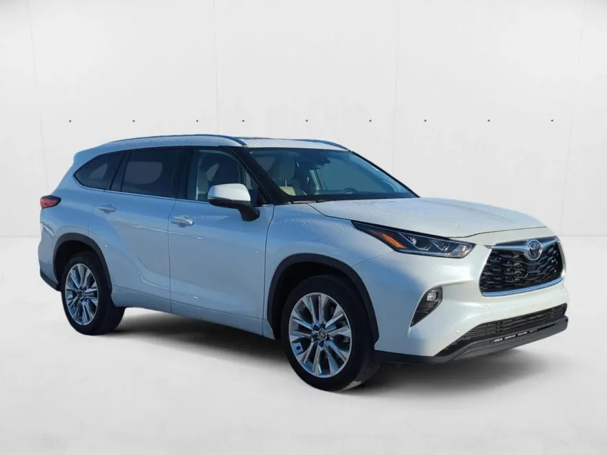 2023 Toyota Highlander Limited photo 1