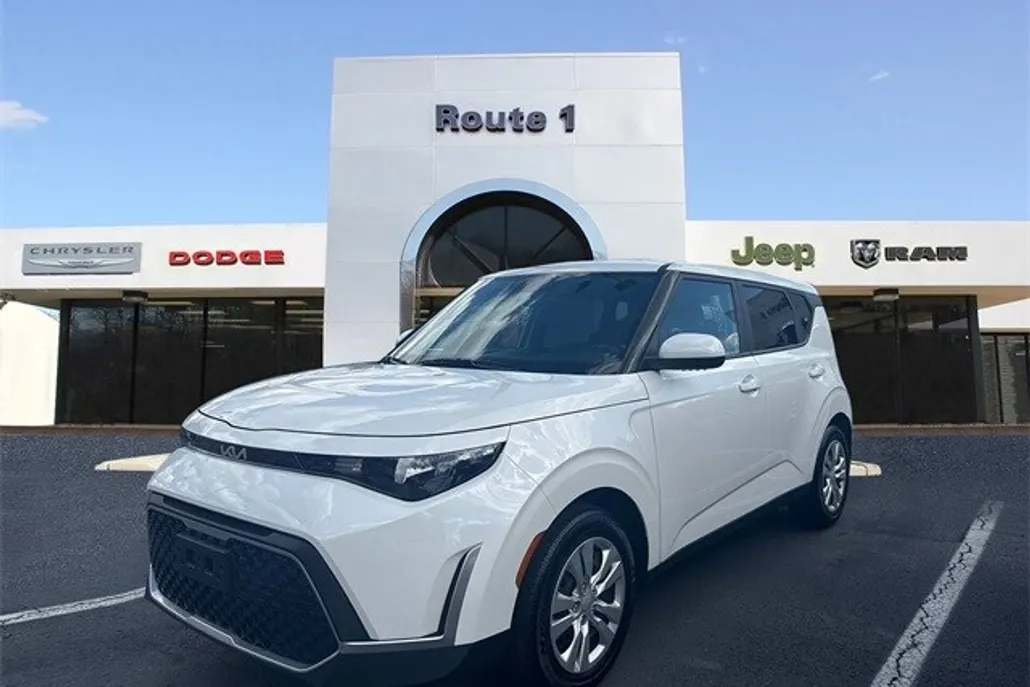 2023 Kia Soul LX photo 1