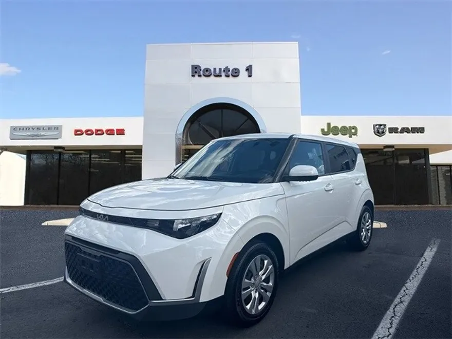 2023 Kia Soul LX photo 1
