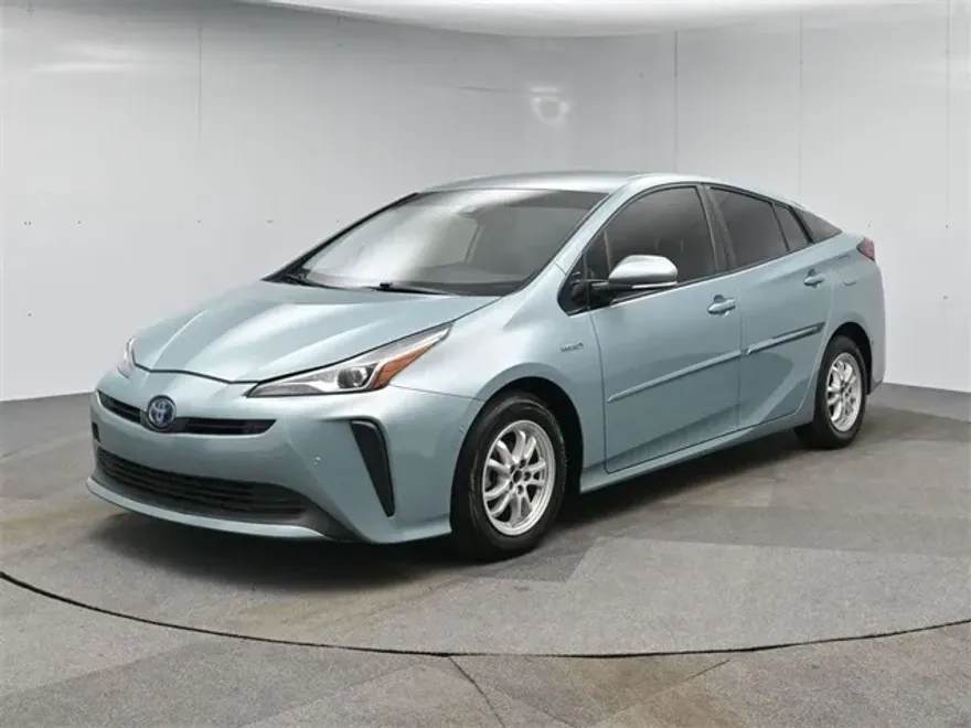 2020 Toyota Prius LE photo 1
