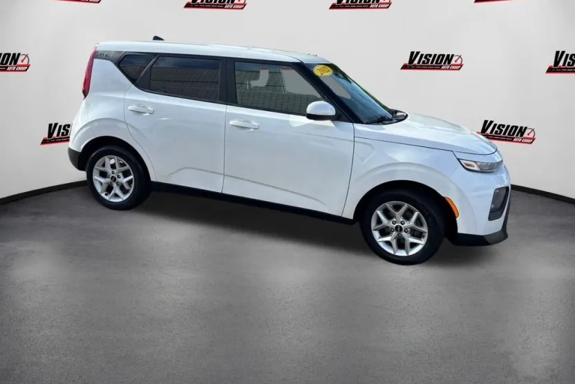 2022 Kia Soul LX photo 1