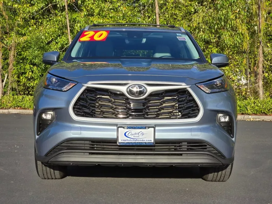 2022 Toyota Highlander XLE photo 1