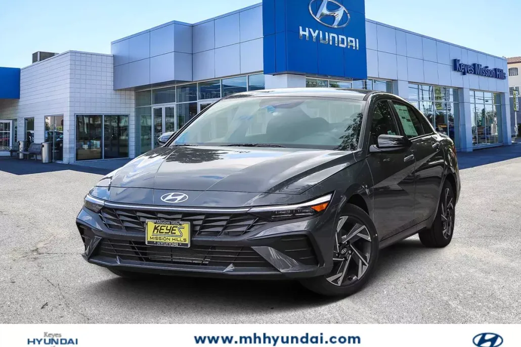 2025 Hyundai Elantra SEL Sport photo 1