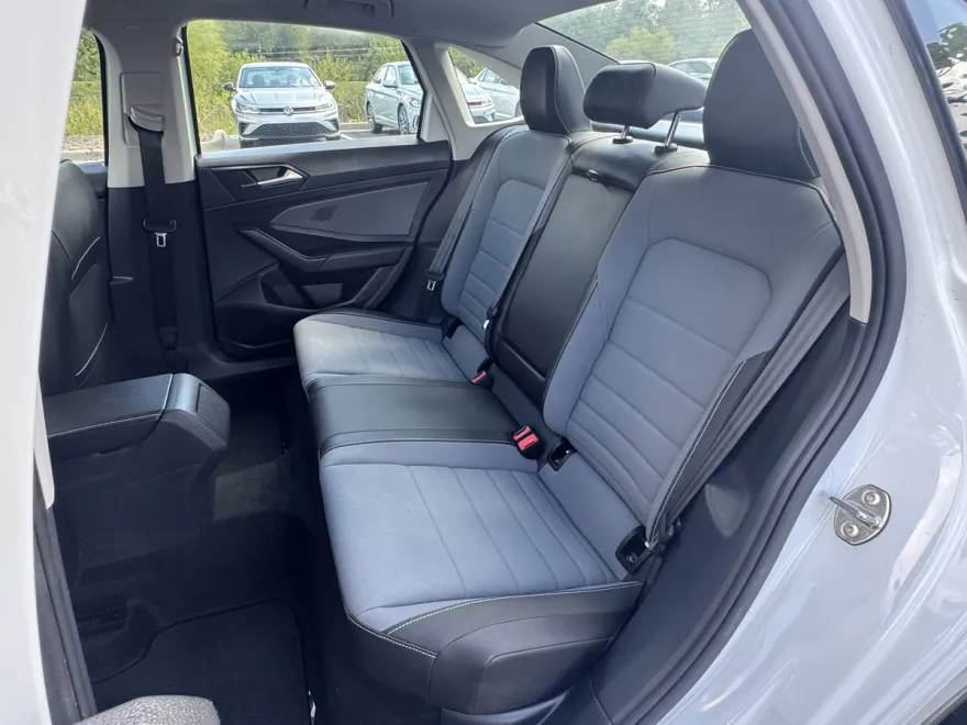 2025 Volkswagen Jetta SE photo 1