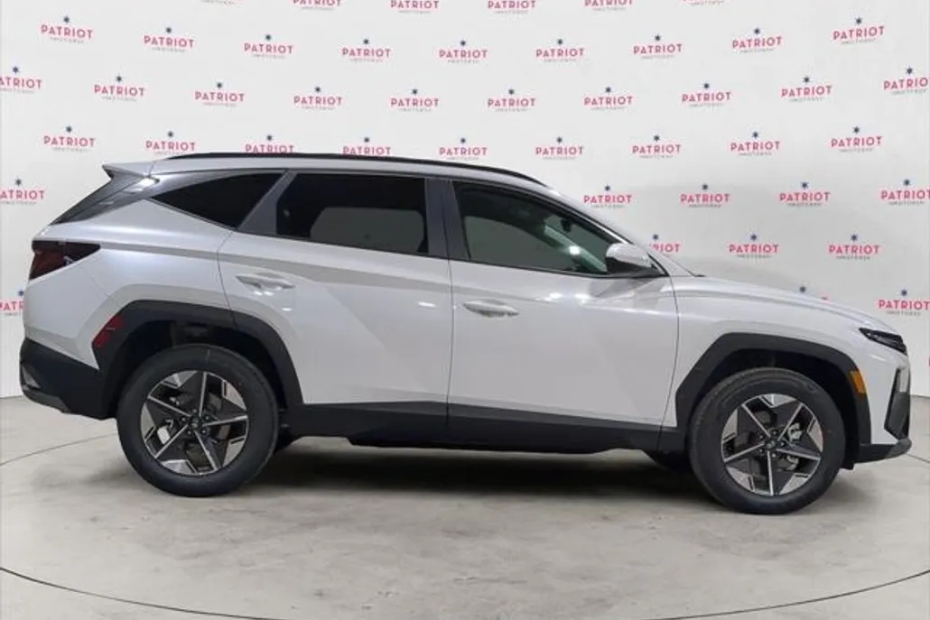 2025 Hyundai Tucson SEL photo 1